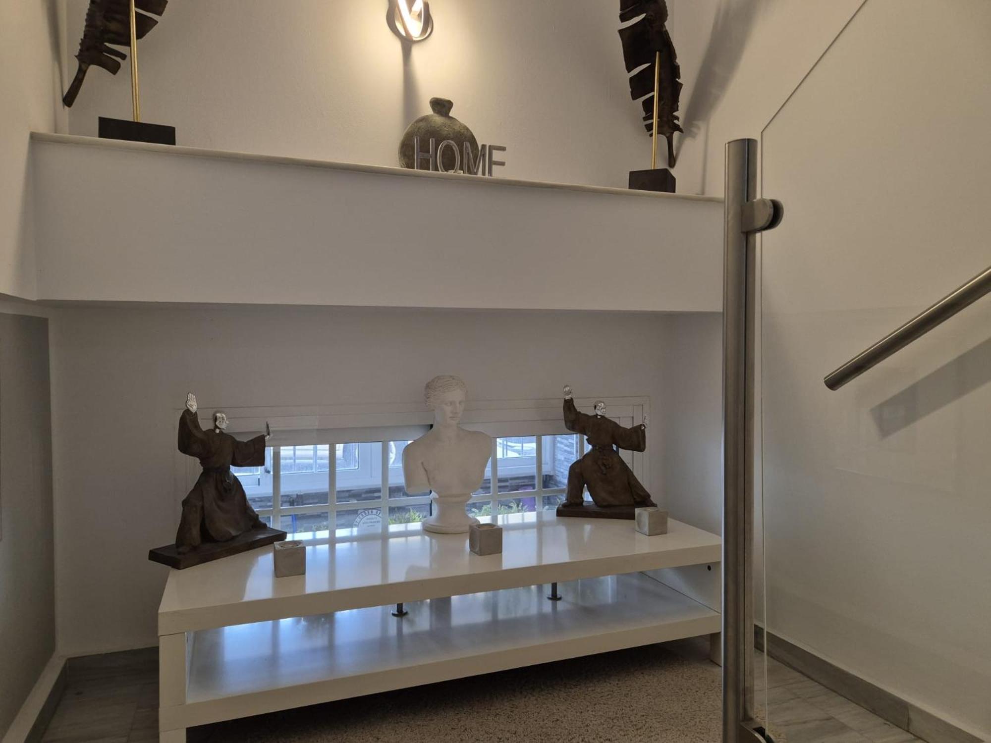 Luxurious Three Bedroom Duplex Apt Close To Beach 푸엔히롤라 외부 사진